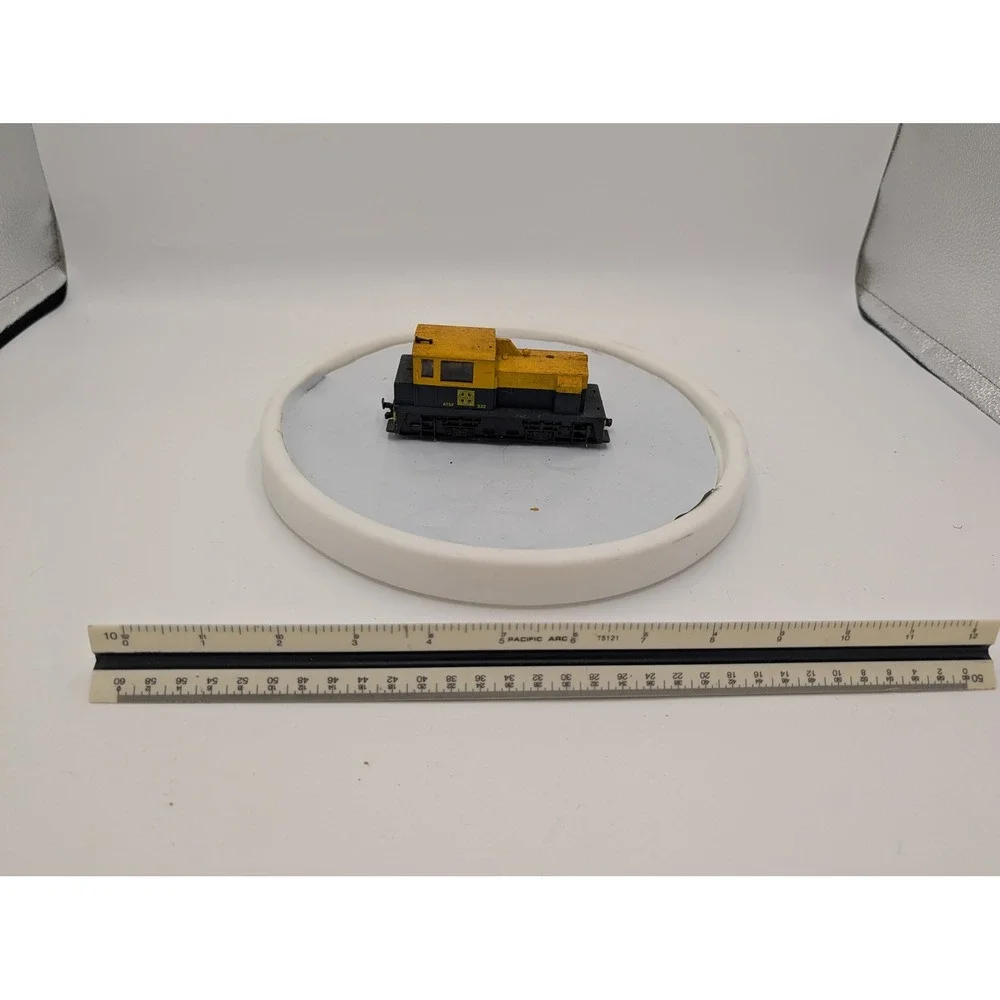 Vintage ATSF 332 Diesel Switcher Locomotive Yellow Black HO Scale Model Train‎
